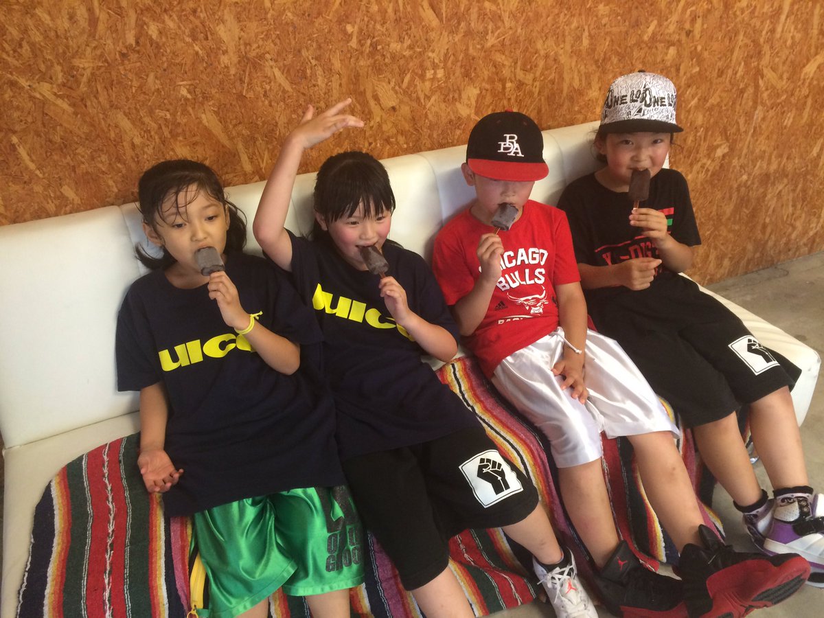 studio_cloud's tweet photo. 頑張った褒美のアイス〜〜
それにしてもクラウド涼しい！ https://t.co/qU8VDfXwTQ