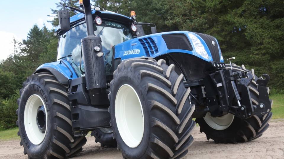 albert92679400's tweet photo. Hoe'st met de bandjes??? #NewHolland T8 #AutoCommand met dikke 2.30m hoge #Michelin banden onder z'n kont!!!!!!! https://t.co/rayqsPApp6