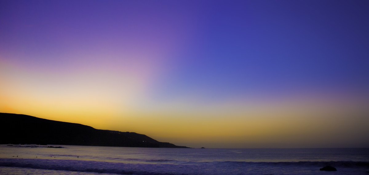 GeorgePlanas's tweet photo. Colores de una noche de verano. #grancanaria #colores #verano #summer #lascanteras #noche #sunset #atardecer https://t.co/DnRSbQa1So