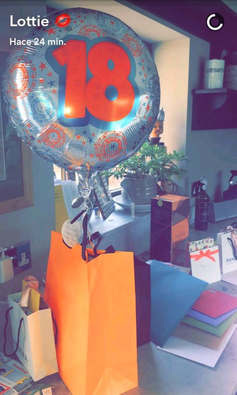 WorldNotes1D's tweet photo. Lottie Tomlinson en su cuenta de Snapchat el dia de hoy (04/08).
-Azy  #KCAMexico #OneDirection https://t.co/zBR3voGAfT