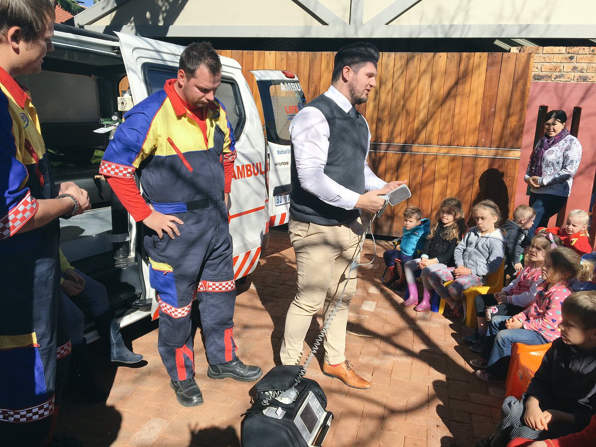 CrisisOnCall's tweet photo. Teaching these kids the importance of safety. @lifemedems #SafeSchools #kidsfirst #nextgeneration @VerRuan https://t.co/Hcsj31bY88