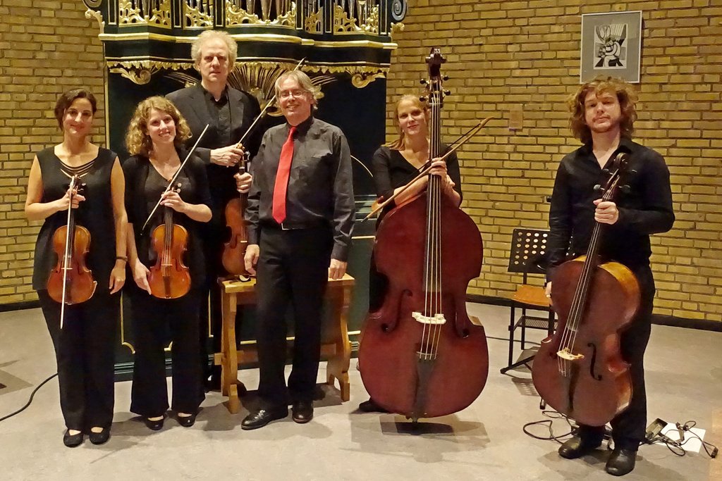 Pieter Dirksen en het strijkkwintet van AD MOSAM hebben 135 bezoekers getrakteerd op een fantastisch SOL-concert.