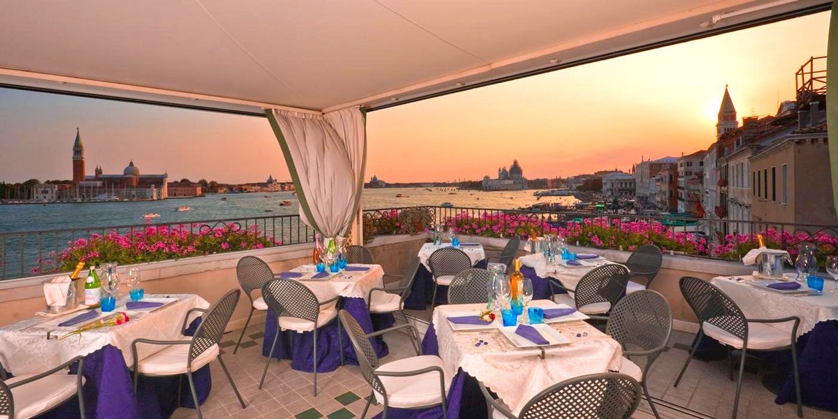 DomusSelecta's tweet photo. Y desde la idílica #Venecia del Hotel Locanda Vivaldi despedimos este viernes... https://t.co/9pDm7H7y14 https://t.co/bVu4zwMGQz