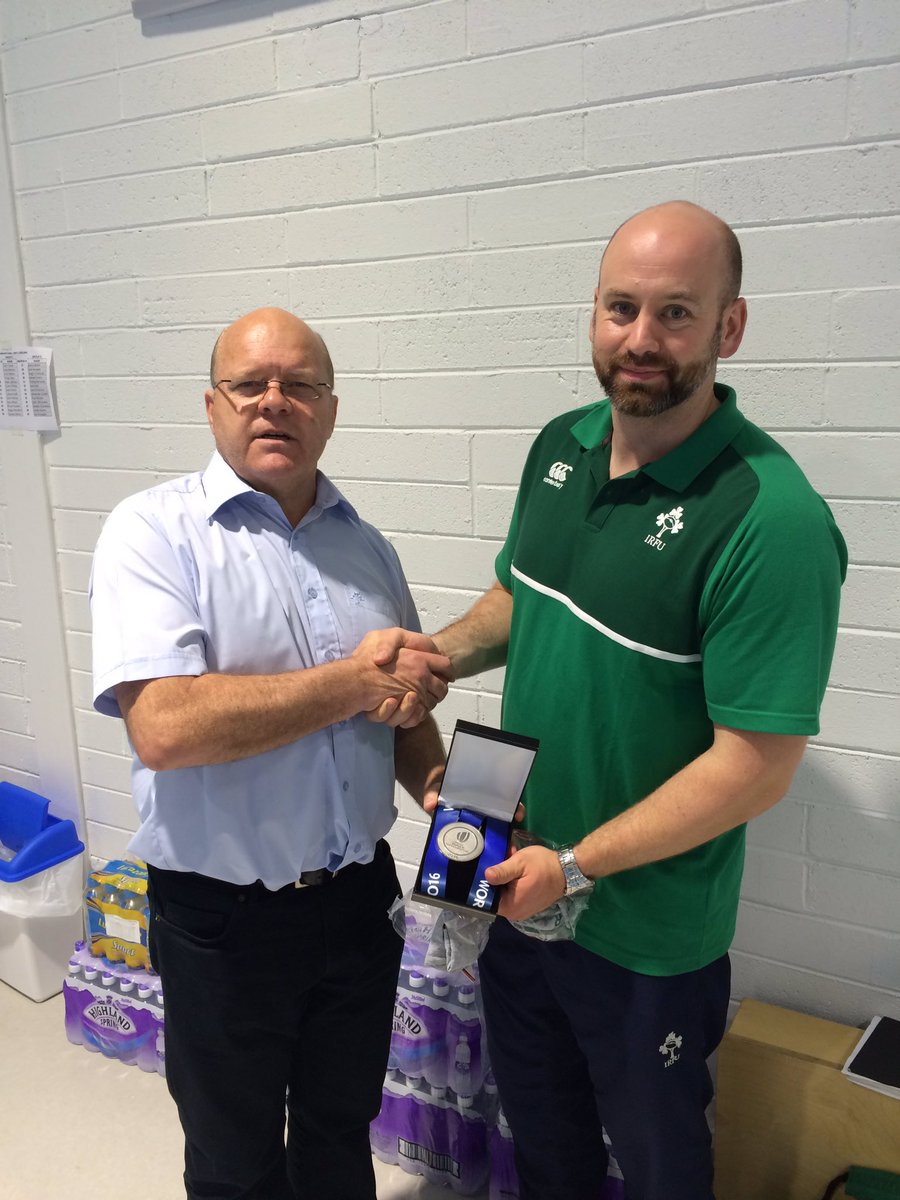 IRFUSportsMed's tweet image. Physio Nick Lalor @HQphysio receives his Junior World Cup runners up medal from Ireland U20s manager 🏅☘