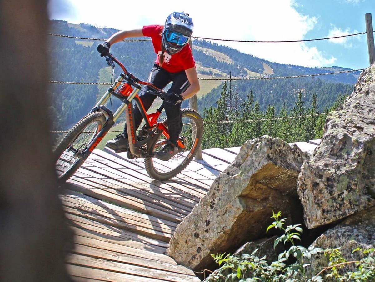 LauraCeldranS's tweet image. @LesAnglesSki such a great bikepark❤️ @MondrakerBikes  @CoreBicycle @Bpartcomponents #CoreBicycleGirl @crosscall_es