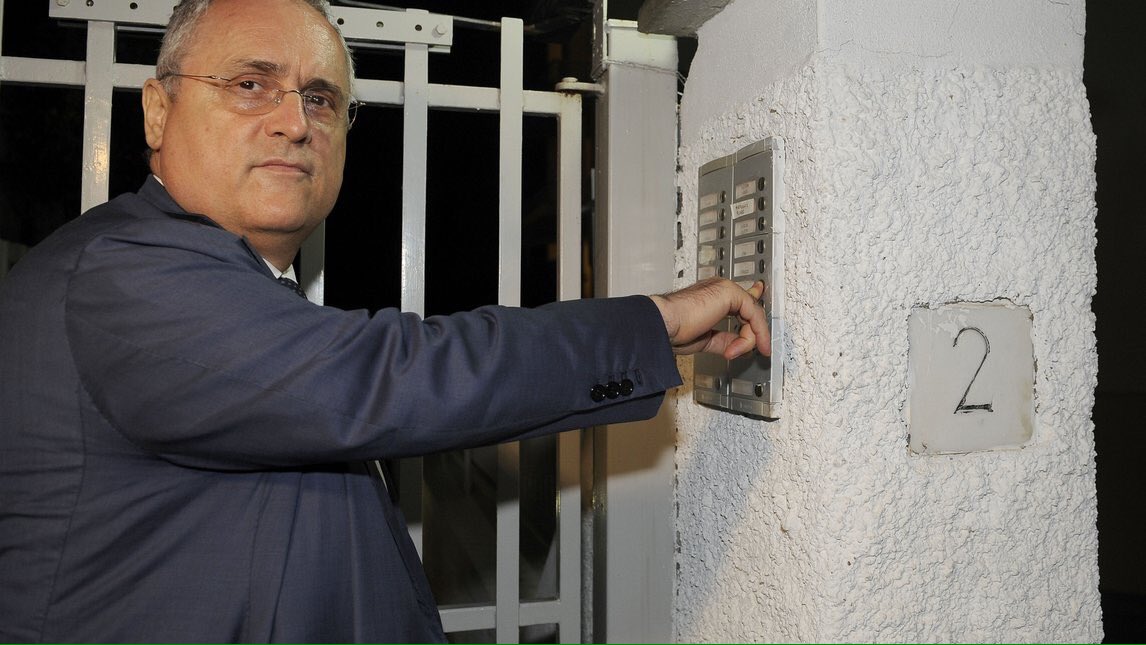StefanoRossi_'s tweet photo. Appreso che era #Lotito al citofono, gli 11 abbonati della #Lazio hanno implorato il ritorno dei testimoni di Geova https://t.co/juDAenSy0t
