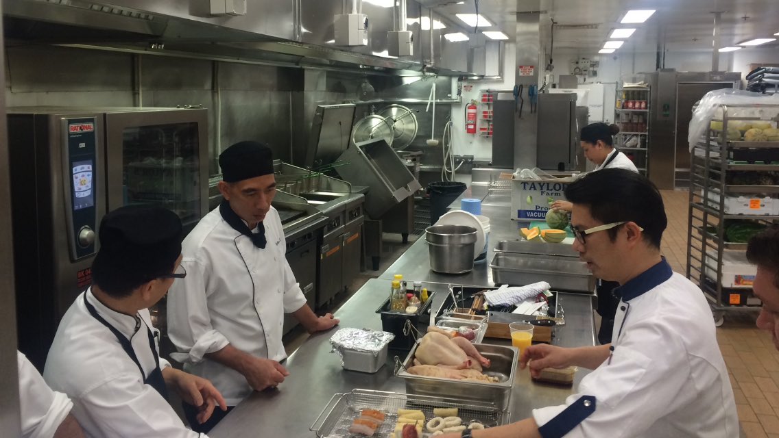 bradfrishy's tweet photo. Asian Materclass with @Cheflesliechan @Jupiters Casino #GoldCoast @RATIONAL_AUS @comcater https://t.co/P6EMcmKO9B