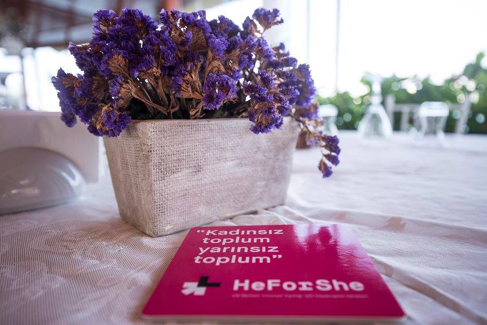 HeForSheTurkiye's tweet photo. Türkiye'de ilk kez düzenlenen Deniz Kızı Ulusal Kadın Yelken Kupası'nda #HeForShe standımızla biz de yer aldık. https://t.co/gU0Y9eNhNY