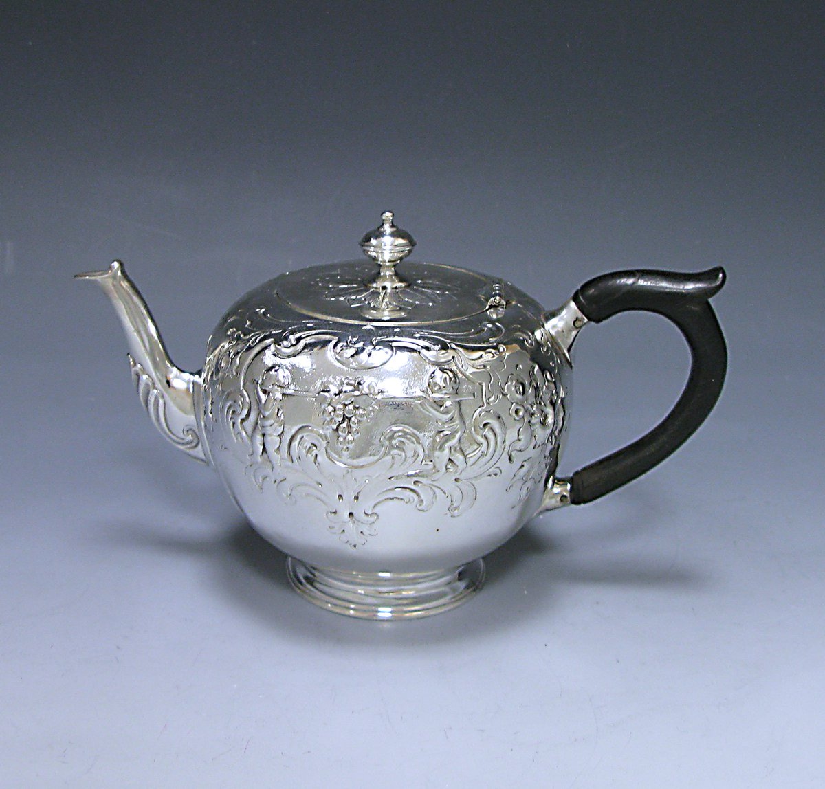 WWalterSilver's tweet photo. Delightful Antique Silver #Victorian chased bullet bachelor Tea Pot

https://t.co/WHjyHWXZ4k

#silver #antiquesilver https://t.co/iBODbplATN