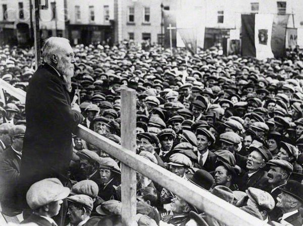 John Dillon MP addresses an anti- conscription meeting in Ballaghaderreen in 1918.