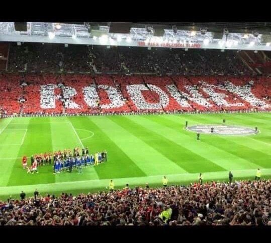 Nice of Man Utd to pay tribute to Only Fools and Horses at Wayne's testimonial last night bit.ly/Titanbetcouk