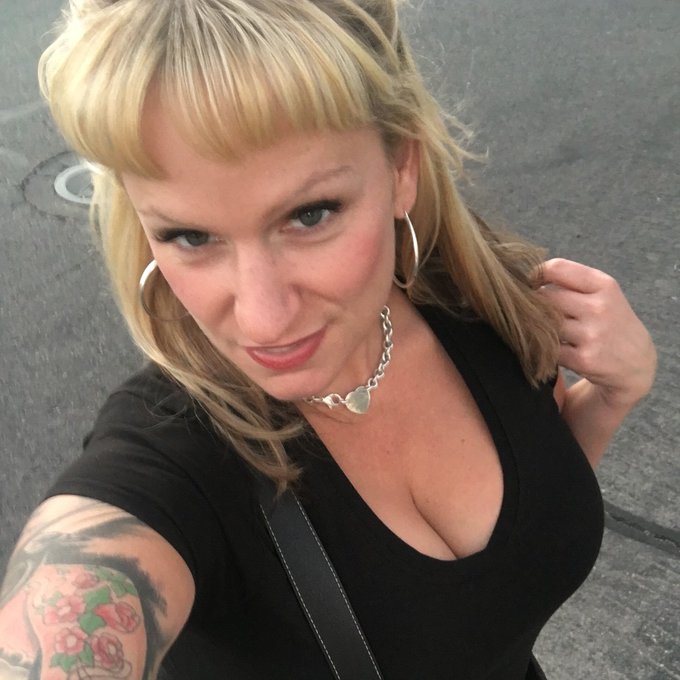 I gotta start WebCamming again ... Who is up for a private show?? @tweetmycam @GYNTK @chaturbateEU https://t<a href="/tag/newprofilepicture"class="tags"><span>#newprofilepicture</span></a>
