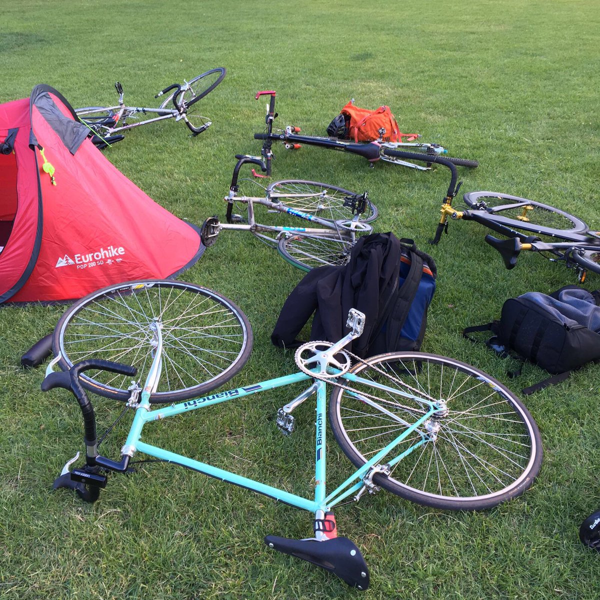 LimitlessLDN's tweet image. A beer tent. A 2-wheeled single-speed steel version of each runner. And 2 jolly sprinters. Thanks for coming folks!