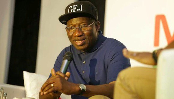 NigeriaTweetPub's tweet photo. JONATHAN REFUSES TO SPEAK ON CORRUPTION CASES INVOLVING HIS FORMER AIDES https://t.co/R5YDoPASRA via @TheAgendaNews https://t.co/6JeZWoOPeV