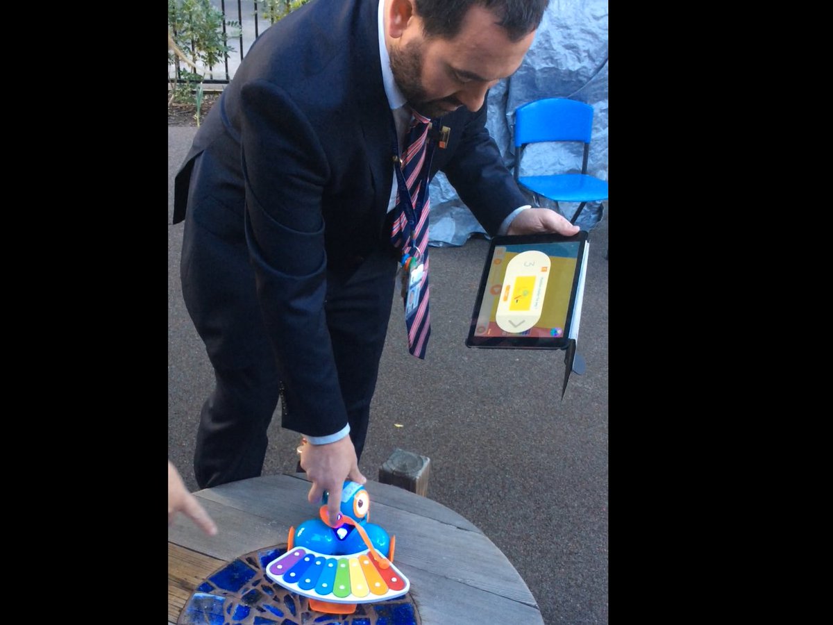 jshrapnel's tweet photo. ICT PL for teachers designed by Year 5 students! Brilliant digital 'amazing race' with @Nat_Erwin #cgspyp https://t.co/2eLce7EGqw