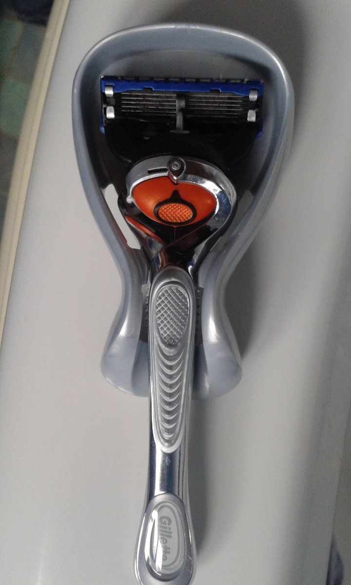 PhilCar43578549's tweet photo. Onto my 7th tried and tested razer and this one from Gillette is by far he best! @Gillette #Gillette #Smoothcut https://t.co/cX8D51O1tZ