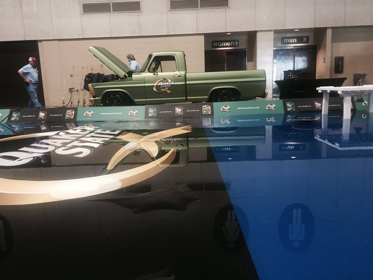 tommypikecustom's tweet photo. #wheelsandreels together again for the #ForrestWoodCup in #Huntsville #quakerstate #tommypikecustoms #f100 https://t.co/e06nFR4SwL