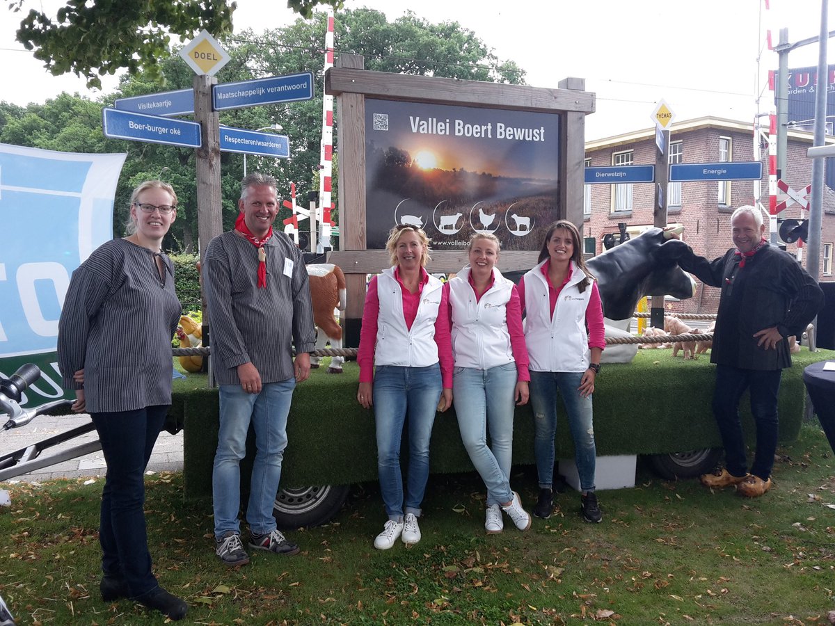 <a href="/ltobarneveld/">bestuur</a> <a href="/mmmEggies/">mmmEggies</a> <a href="/ValleiBB/">Vallei Boert Bewust</a>
Gezamenlijk op de Oud Veluwse Markt Barneveld, de hele middag nog!