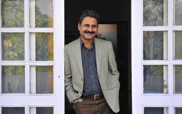 punjabkesari's tweet image. #PeepliLive के सह निर्देशक महमूद फारुकी को सात साल की जेल bollywoodtadka.in/bollywood/news… #MahmoodFarooqui