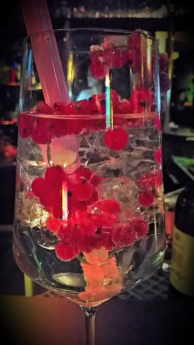 Martha_Fekker's tweet photo. Cocktail evening at the local watering hole. It would be rude not to partake ๐ #MonkeyGin
.@AuthorSLloyd1 https://t.co/QFMwL7JN9y