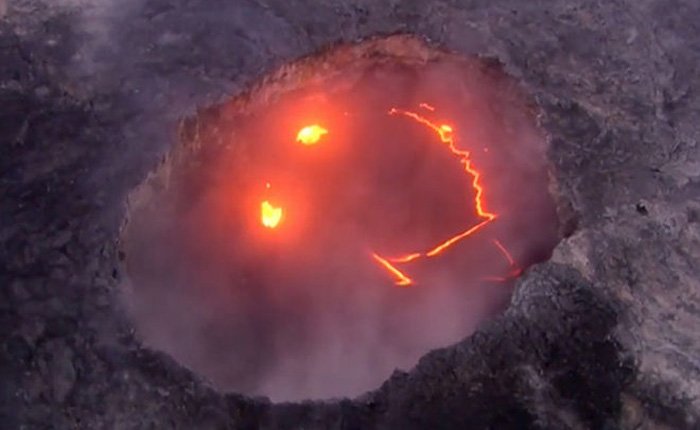 Hawaiian volcano erupts with #PLUR as lava forms acid house smiley.
insomniac.com/media/hawaiian…