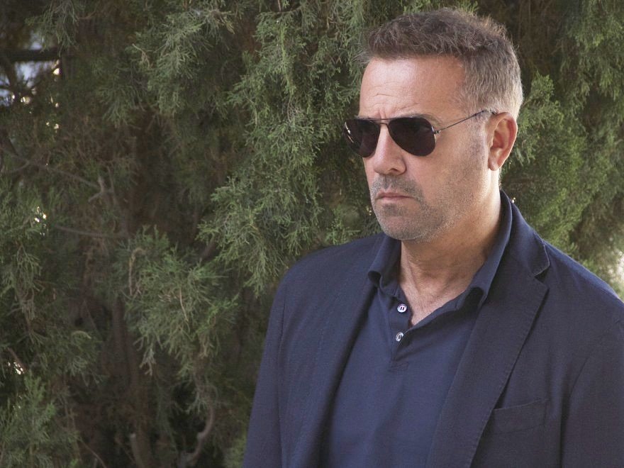 MassimoGhiniFP's tweet photo. Dal 19 settembre arriva su @RaiUno la fiction "La Catturandi-Nel nome del padre"!! 
#fiction #Rai1 #lacatturandi https://t.co/08GlvOEltb