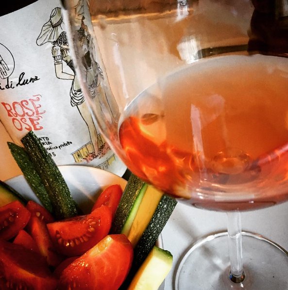 decanto_it's tweet photo. Un rose' da uve #sagrantino? Un'idea ose' di #manidiluna. #vinonaturale #vinnatur https://t.co/PRooMomreo https://t.co/PCbG12zrvX