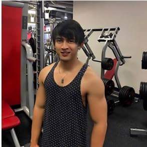 Arbil_008's tweet photo. Ganteng poll https://t.co/5FuaUkhtkg