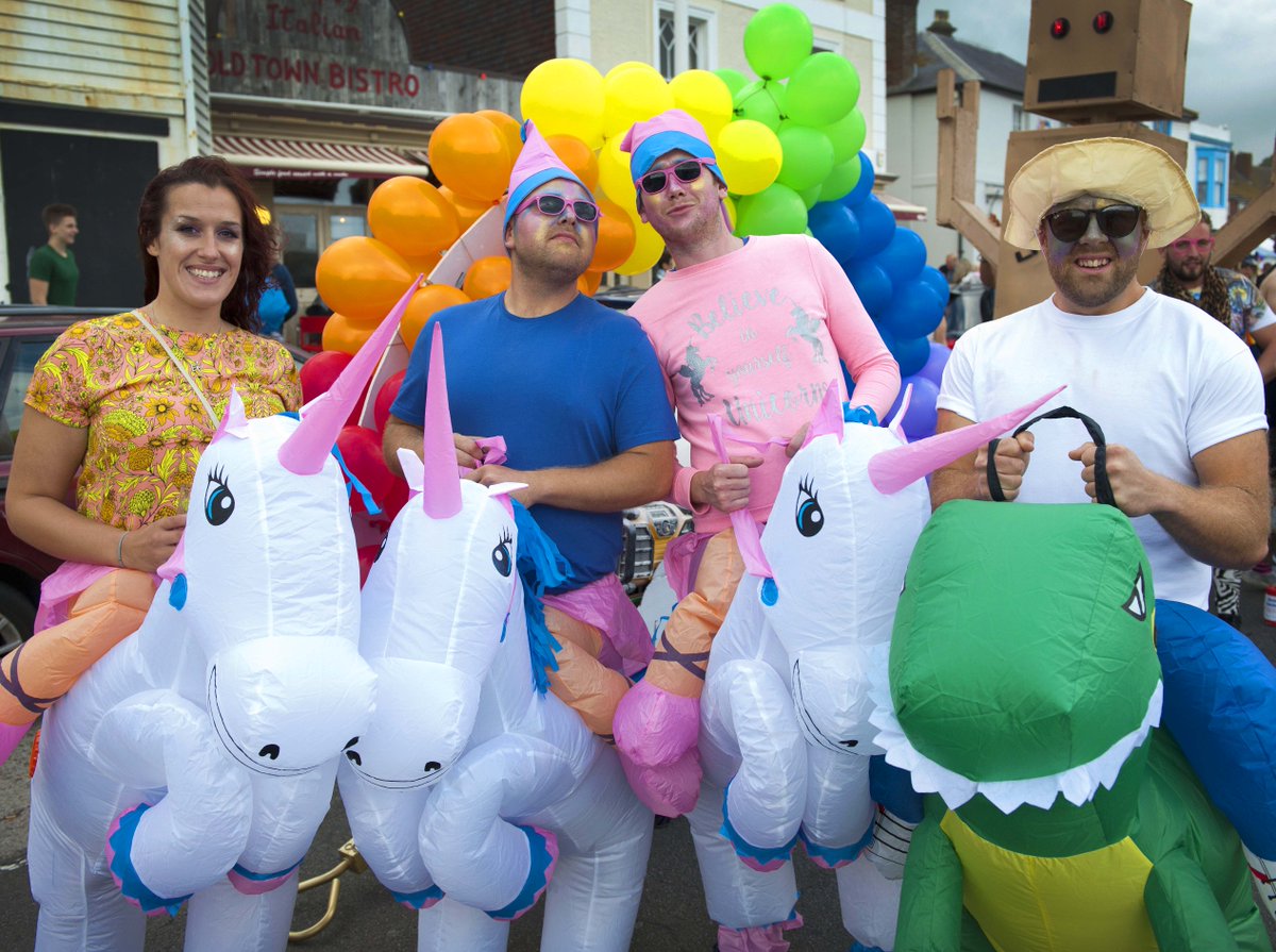 HastingsObs's tweet photo. VIDEO: Hastings Pram Race: https://t.co/HP2UOiFV2Y https://t.co/0YY4yx1DRR