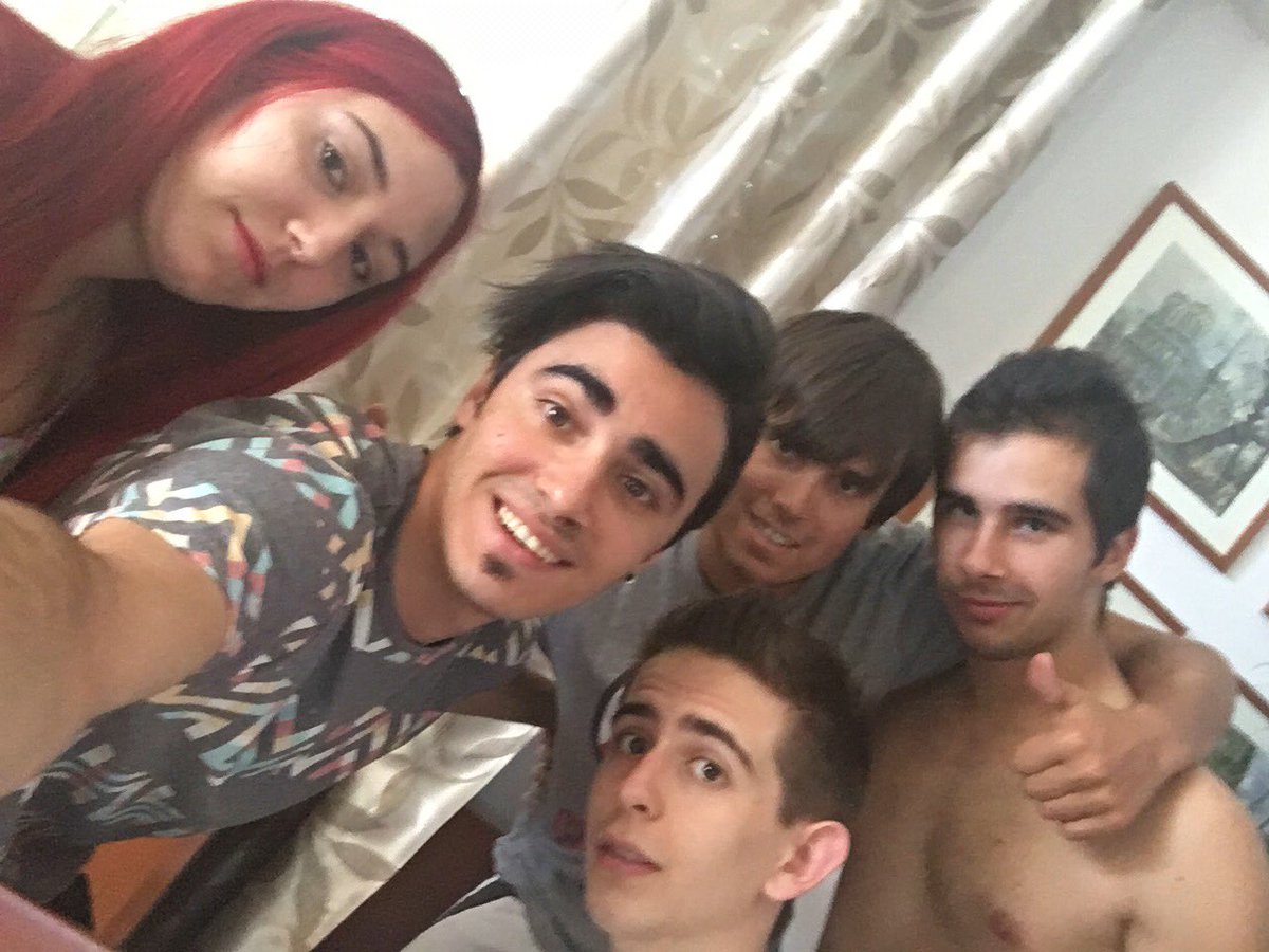 KIRONYT's tweet photo. ¡ESTOY EN DIRECTO JUGANDO MINECRAFT CON #DirectoNeiz ¡VAMOOOOS! 👍🏻💛
https://t.co/6PD6cnV3Nr https://t.co/StgCG1bVDI