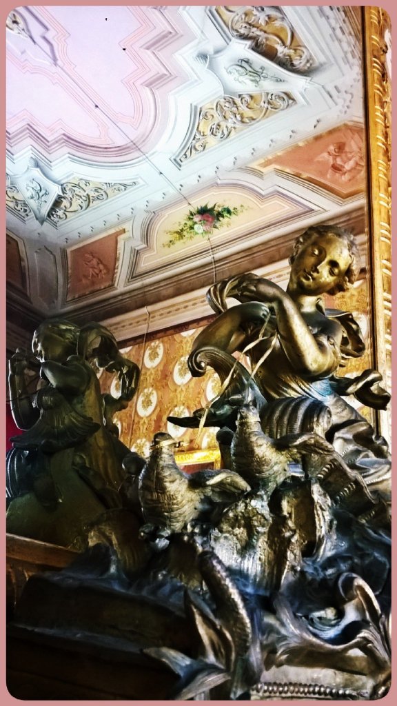 ReginaDarborea's tweet photo. Nella sala degli specchi dell' #hotelreginadarborea #mirrorsroom #immaginiartistiche #nelRiflesso https://t.co/KgVymmievR