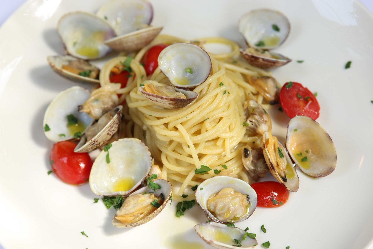 AssmadreMayfair's tweet photo. Vermicelli alle Vongole 😍 https://t.co/gvwH2xD7n3 https://t.co/z3Lr0hh0tV