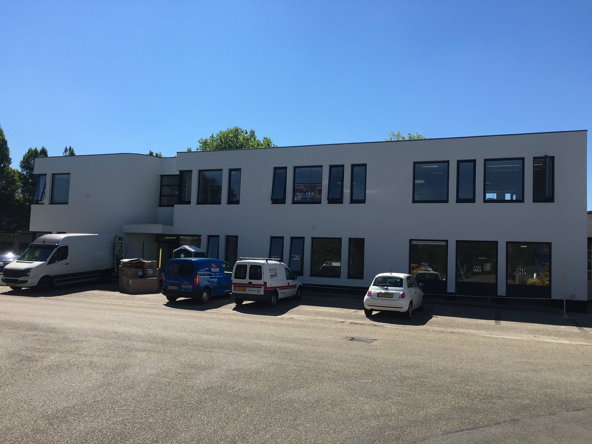 Afronding verbouw kantoorpand te Almelo zowel binnen als buiten verbouwd,