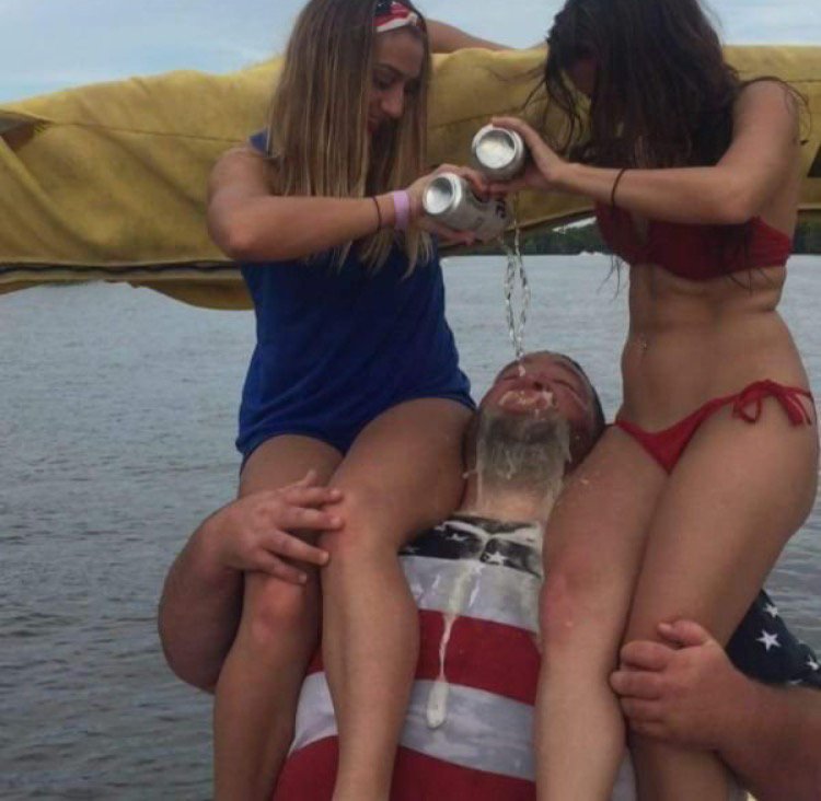 BackpackerCrawl's tweet image. Livin' the dream #chicks #beer #chicksandbeer #whataparty #thirstythursdays