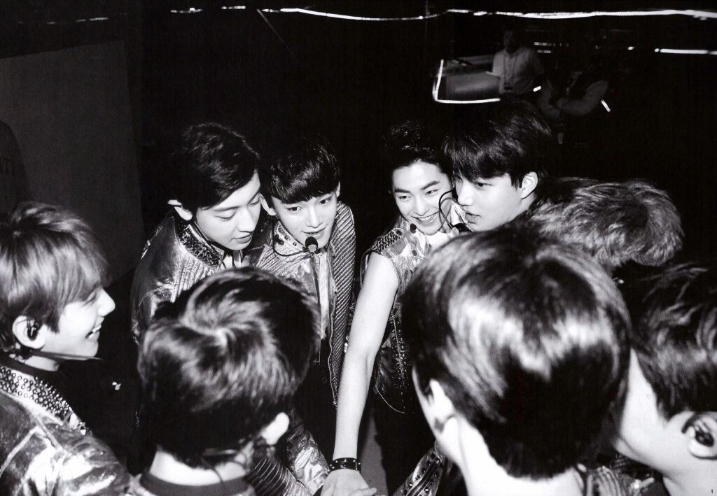 TONRUKX92's tweet photo. 2ขวบแล้วเย้ ดีใจที่ได้เป็นEXOL ขอให้รักแบบนี้ไปเรื่อยๆอยู่ดูความสำเร็จของEXOไปด้วยกันอีกนานแสนนานนะ😘💕 #HappyEXOLday https://t.co/fUgDHsT6GW