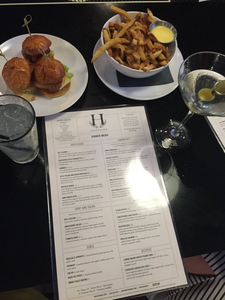 catherinecassid's tweet image. #TBT to the #Ustyled Power Women Happy Hour last Thursday! Thank you to @hawthornedc for hosting all of us!