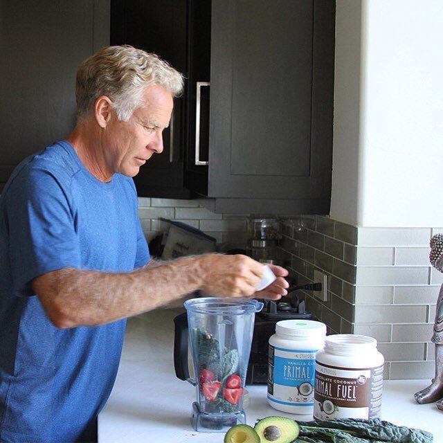 PrimalKitchenCo's tweet photo. How Mark gets down with his #PrimalFuel shake!
.
.
#primalkitchenfoods #highonprotein #low… https://t.co/OGfvFwOTDh https://t.co/S2ob4Gathl