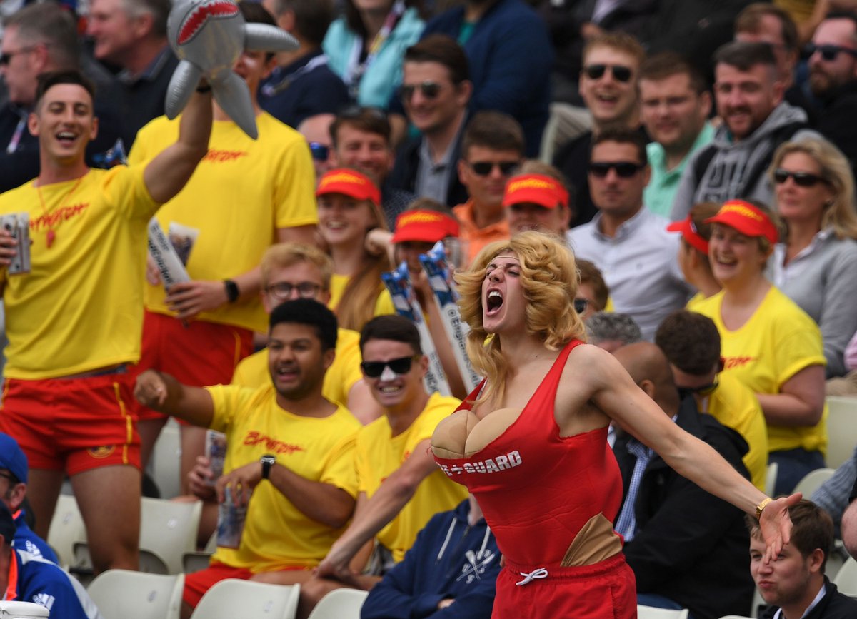 englandcricket's tweet photo. We're off for a brief rain break, much to the dismay of Baywatch.  Pakistan 237-2, one over from a new ball #ENGvPAK https://t.co/xRJPeLrWiP