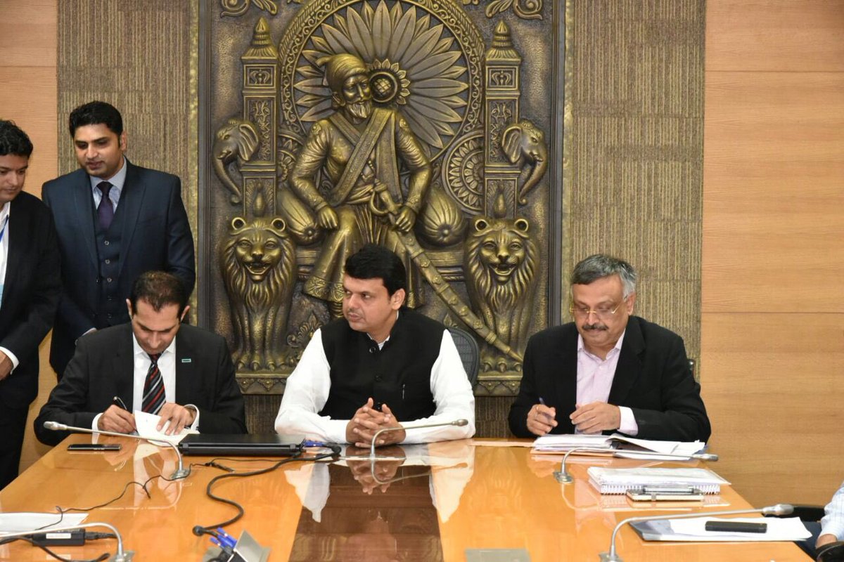 Dev_Fadnavis's tweet photo. Glad to witness signing of MoU between GoM &amp; Hewlett Packard for technical support and funding for 3 #smartcities https://t.co/L020Ru9yDO