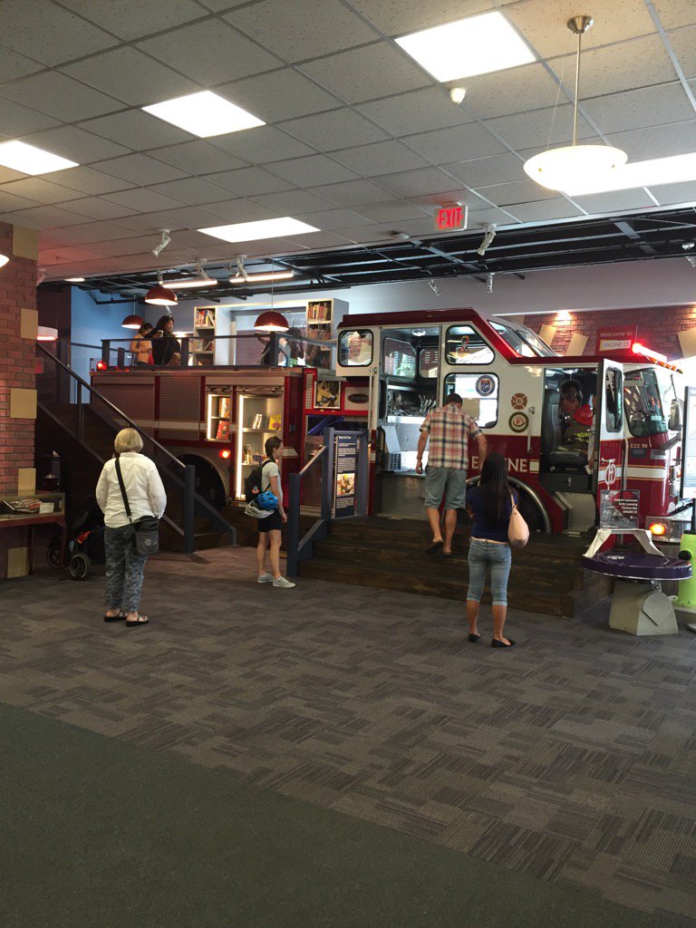 JanetEHutchins's tweet image. Busy day on Engine 23.....Also? Lots of tears. Because who wants to leave the fire truck? #engine23 @calgarylibrary