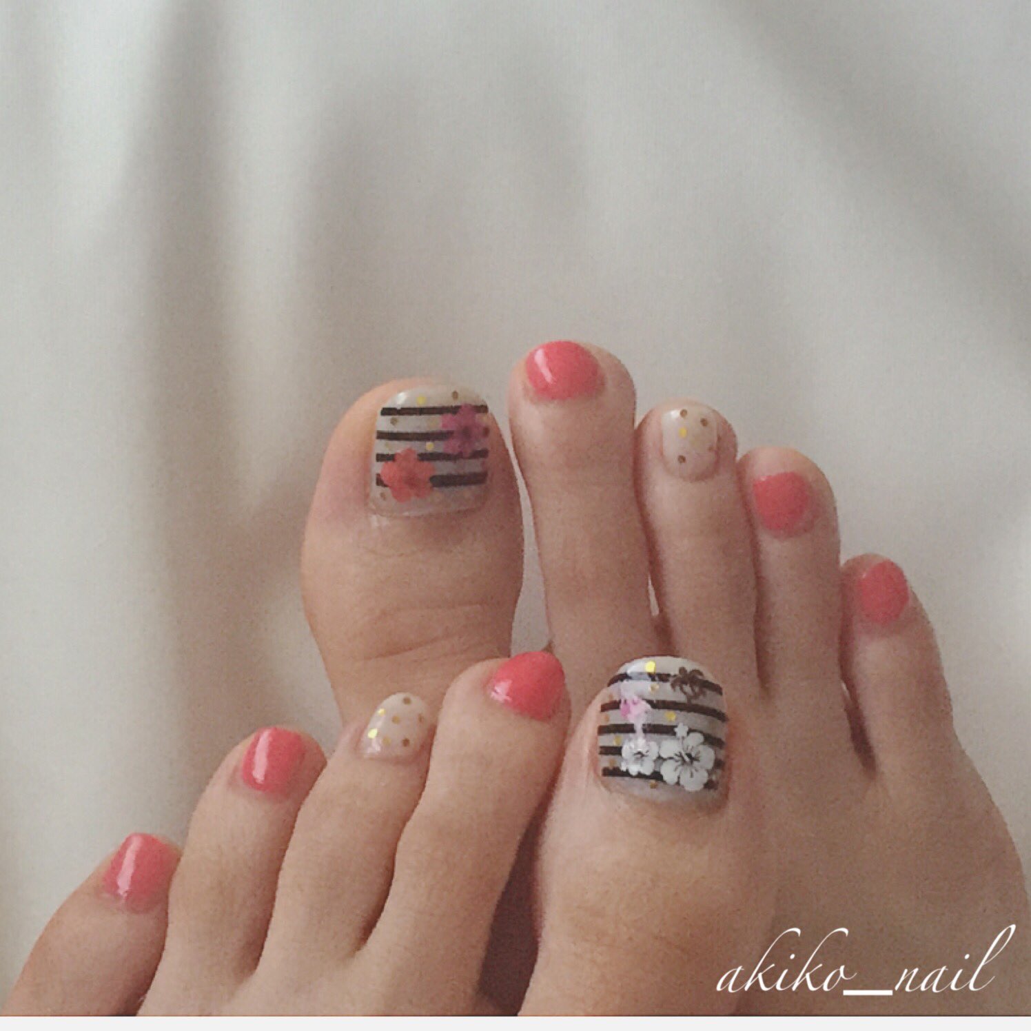 Akiko しずくネイルシール ボーダー を使ってフットネイル セルフネイル フットネイル ペディキュア しずくネイルシール 押し花ネイル T Co 9yzu9pm5gw Twitter