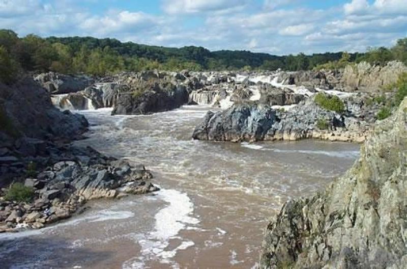 MontgomeryCoMD's tweet photo. Having a "stay-cation"? Great Falls makes a great day trip. But keep it safe! https://t.co/oPbjPy1L42 #MoCoSafety https://t.co/E90bIIk5uf