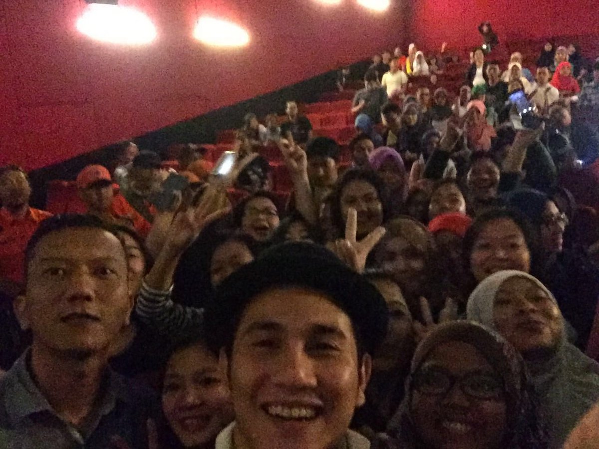 VinoGBastian__'s tweet photo. Terima kasih @mppromedia nobar #BANGKIT nya ruame!! 🙏🏼 https://t.co/OnQ5JcTHos
