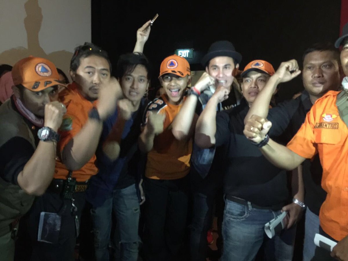 VinoGBastian__'s tweet photo. Terima kasih @mppromedia nobar #BANGKIT nya ruame!! 🙏🏼 https://t.co/OnQ5JcTHos