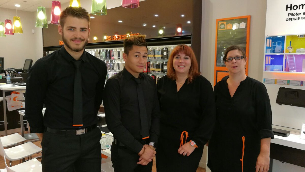 OrangeStoreOff's tweet photo. St Doulchard est notre 56ème ouverture ! Belle ouverture à tous 🎉  #TousLesSouriresGDT https://t.co/MQt7r5J17X