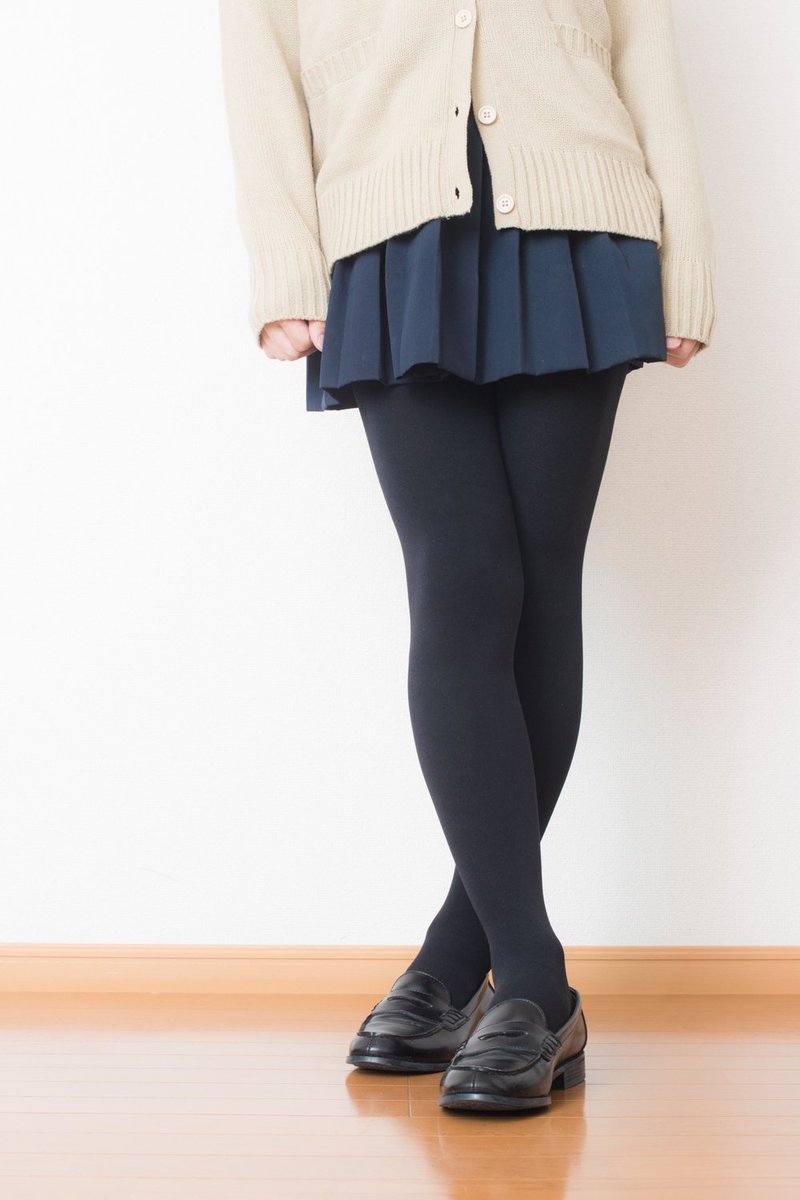 すちうる Twitterren 制服ミニスカートに全く透けない黒タイツとローファー着用 T Co I8otpb6zvc