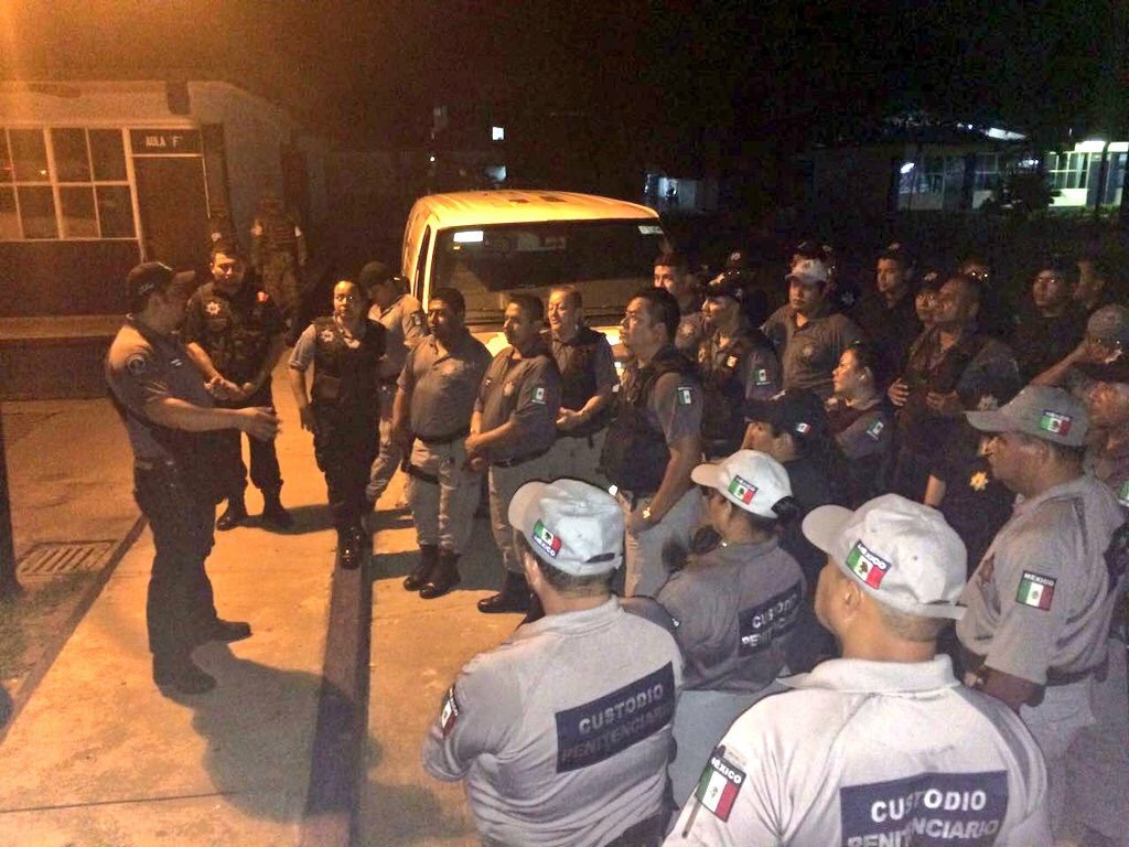 SSPCTabasco's tweet photo. Concluye sin incidencias #OpCárcelSegura en #CRESET área femenil @FGETabasco @SEDENAmx Custodios y #PolEstatal https://t.co/ZvbGxKw2Bt