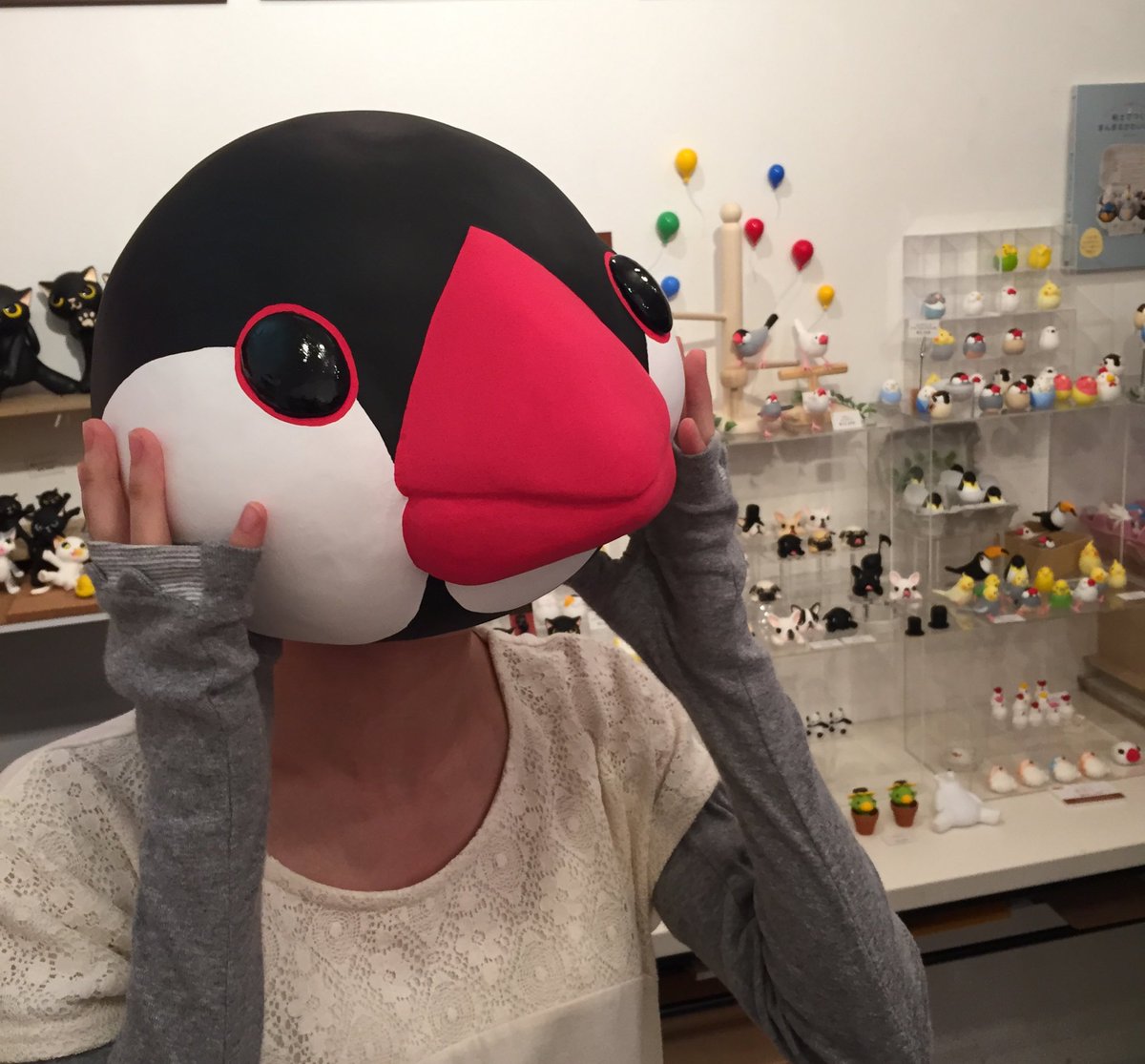 ヨシオミドリ בטוויטר 今回の個展では 白文鳥と桜文鳥になれる ぶんちょヘッドがございます 笑 桜文鳥はフルフェイスなのでかぶるのに頭のカタチによりかぶれないこともございます 白文鳥は白い服 桜文鳥はグレーか黒い服が良いでしょう お待ちしておりますw ヨシオミドリ בטוויטר 今回の個展では 白文鳥と桜文鳥になれる ぶんちょヘッドがございます 笑 桜文鳥はフルフェイスなのでかぶるのに頭のカタチによりかぶれないこともございます 白文鳥は白い服 桜文鳥はグレーか黒い服が良いでしょう お待ちしておりますw