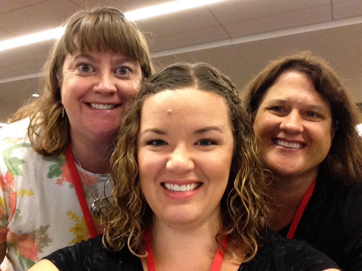 MrsPhilly11's tweet photo. Team iBloom BFT is ready to roll at @iPadPaloozaMN #iplzaMN #ipadsforeducation #BloomingtonFederationofTeachers https://t.co/HpZz1E9WSq