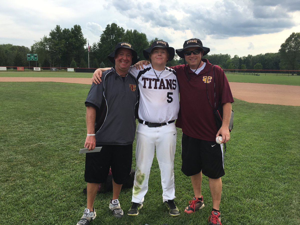 therealberger5's tweet photo. happy birthday coach @tbeck08 #bro #buckethatgang #bearger https://t.co/6rcFitHVem